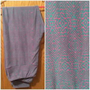 LuLaRoe Tall and Curvy Leggings